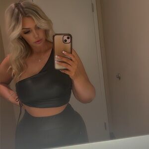 Meet your Posher, Christina